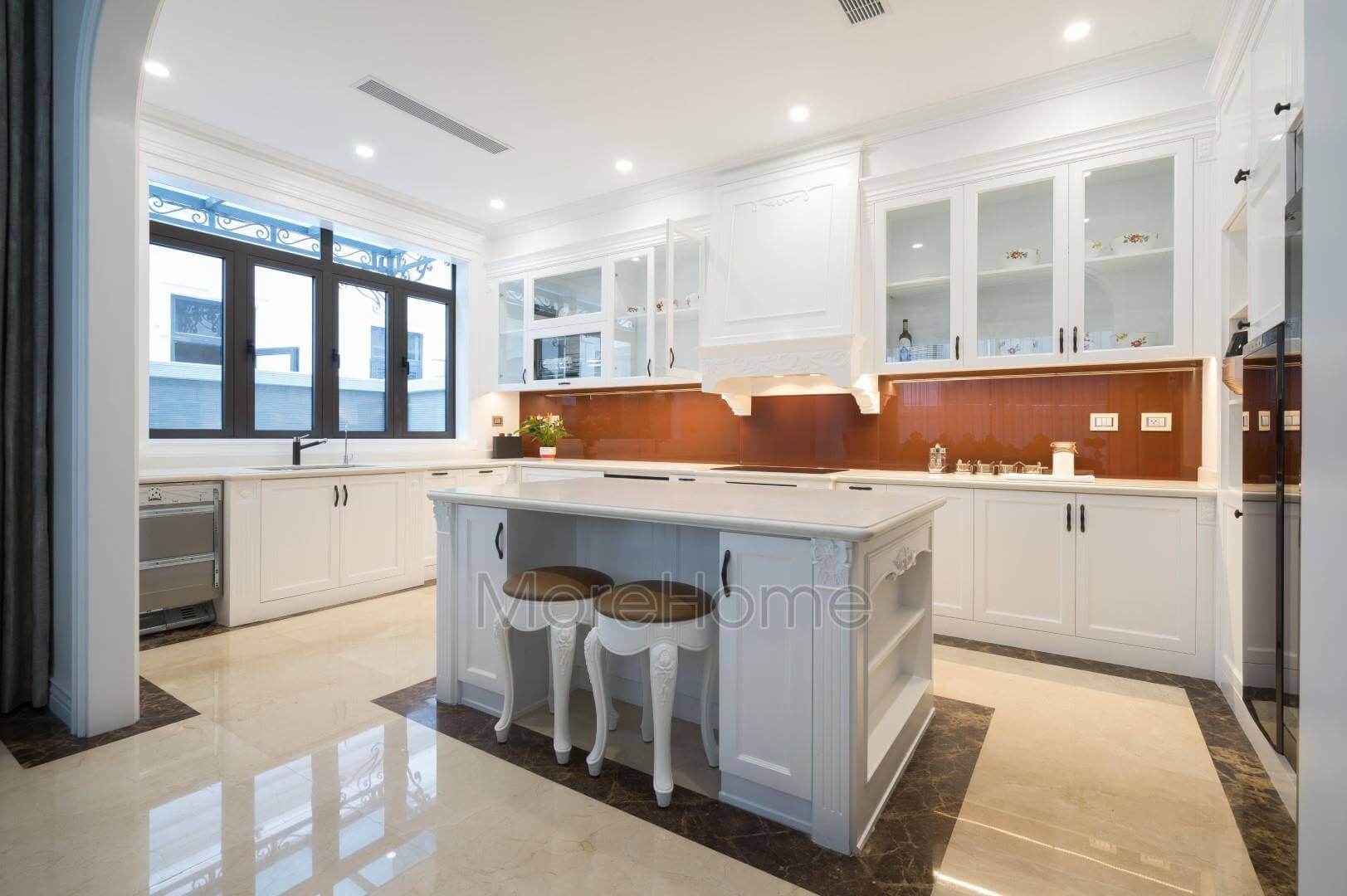 Thiết kế tinh tế tỉ mỉ của tủ bếp phong cách tân cổ điển đã hoàn toàn chinh phục khách hàng Tủ bếp gỗ, tủ bếp gỗ tự nhiên, tủ bếp tân cổ điển