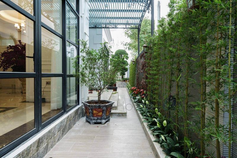 Kính cường lực giúp đảm bảo không gian trong nhà nhận được ánh sáng tự nhiên một cách dễ dàng